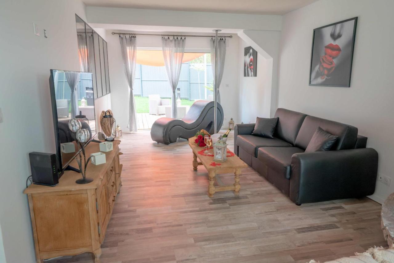 La Maison Des Plaisirs Love Room Champigny  Eksteriør bilde