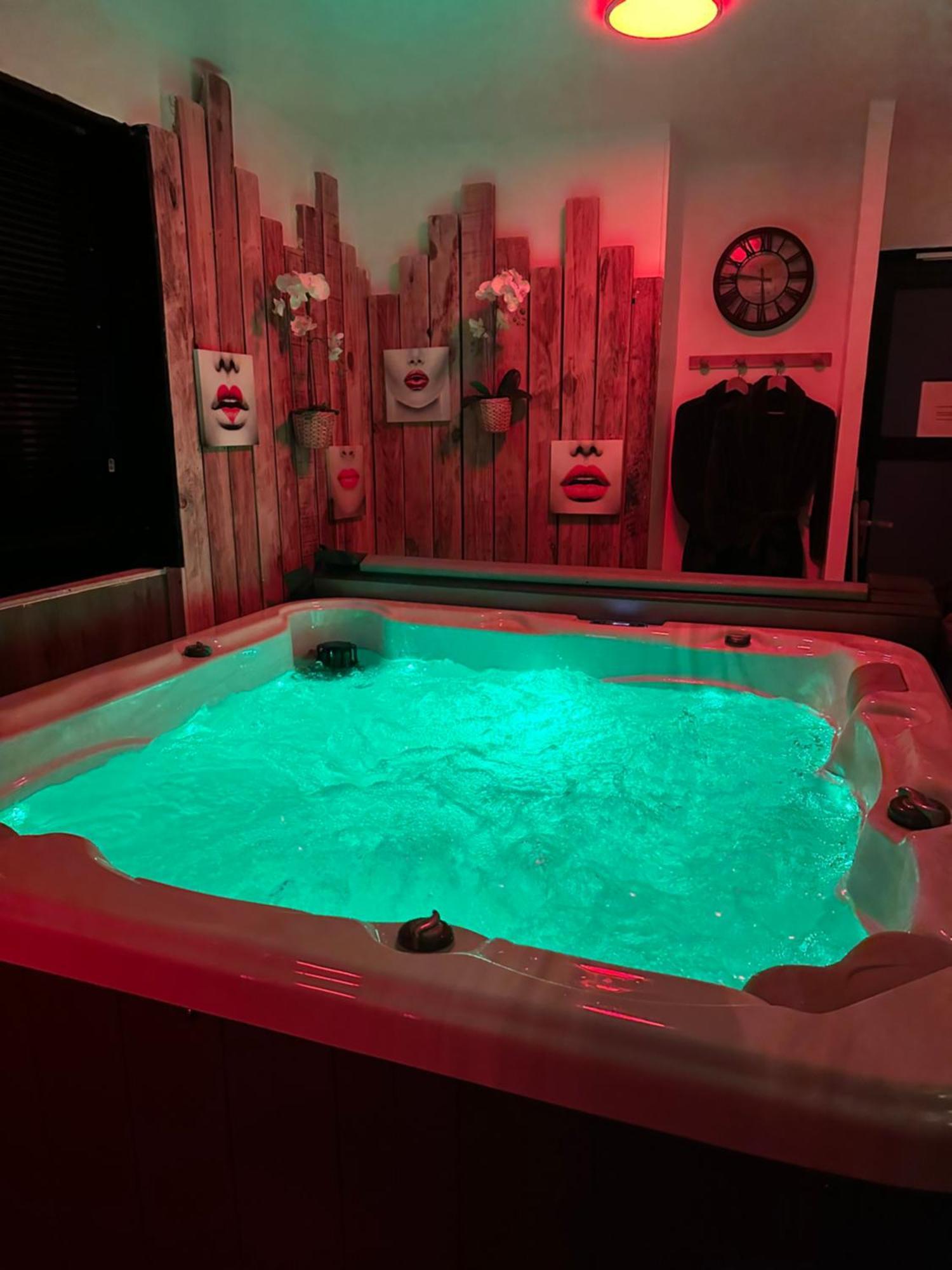 La Maison Des Plaisirs Love Room Champigny  Eksteriør bilde