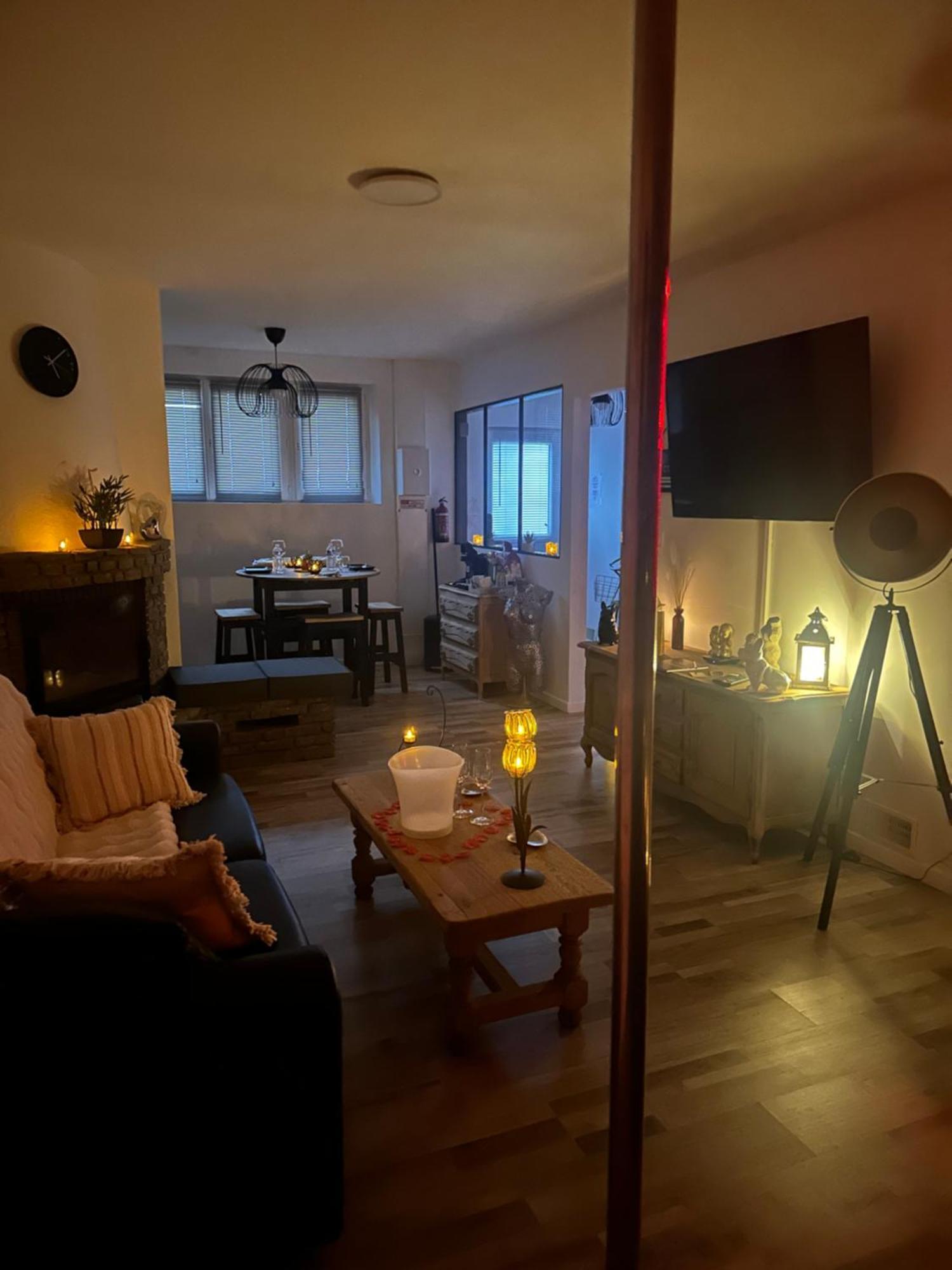 La Maison Des Plaisirs Love Room Champigny  Eksteriør bilde