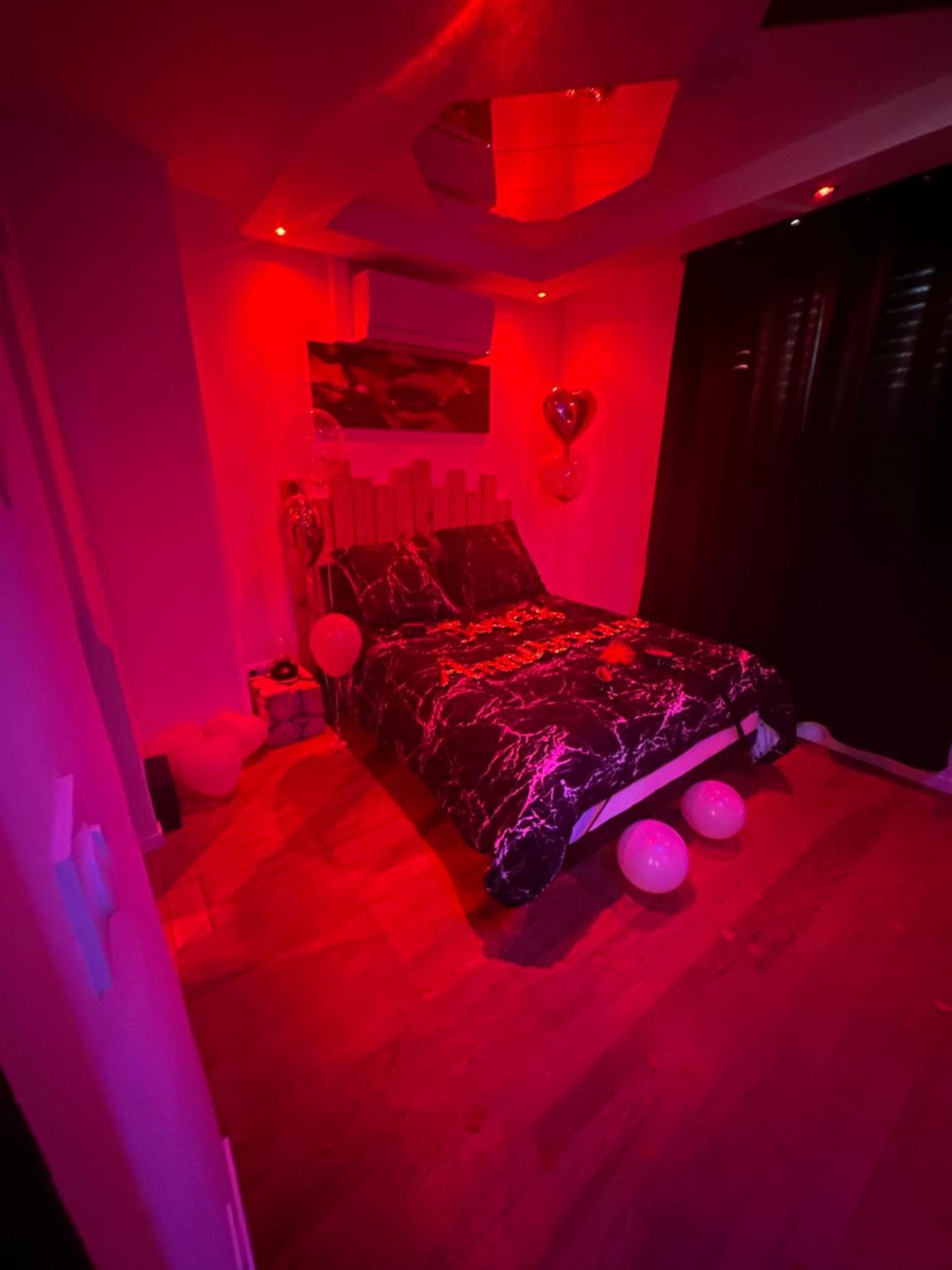 La Maison Des Plaisirs Love Room Champigny  Eksteriør bilde
